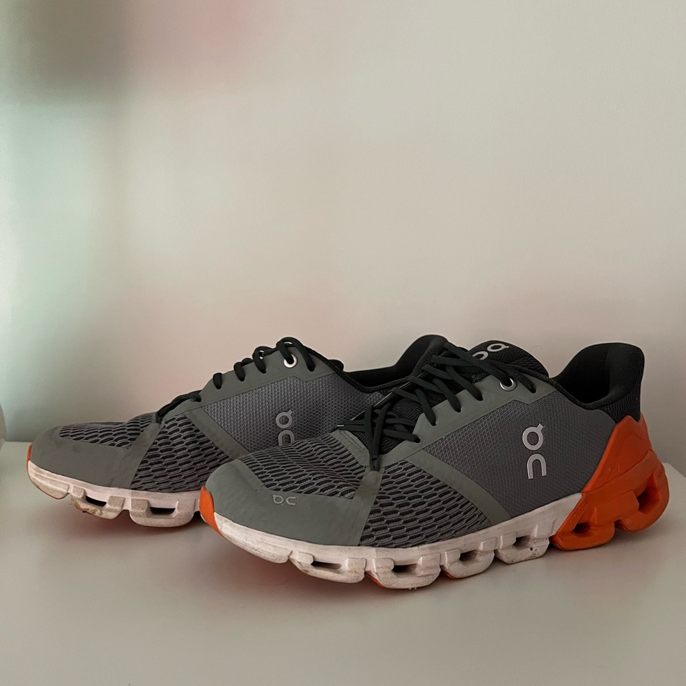 Men’s 9.5 OnCloud Shoes